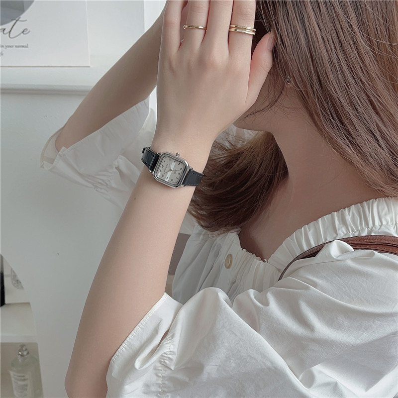 Ins Style Vintage Small Sugar Cube Fashion Watch for Women, Versatile Retro Niche Small Size for Middle and High School Students Exam Use