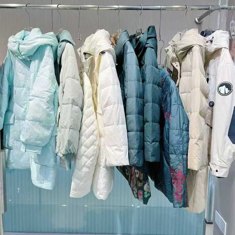 鸭25冬鸭羽绒服加厚连帽宽松面包服外套直播实体撤柜品牌折扣女装