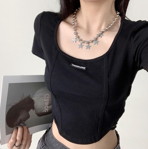 American Retro Black Fishbone Strap Short-Sleeve T-Shirt for Women, Summer Short Style, High-Waisted, Unstructured, Revealing Upper Body Top