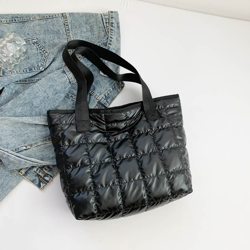 Bolsas de invierno de gran capacidad de aire extranjero 2024 nuevo bolsas de ocio rojas de alta calidad bolsas de algodón bolsas de mano bolsas de mano