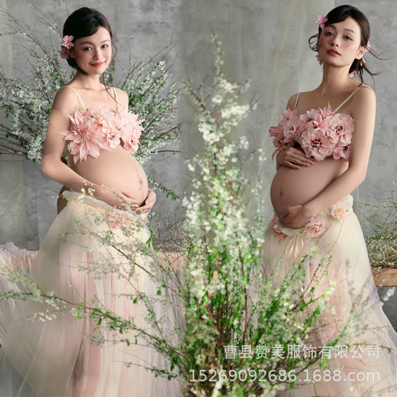 妊婦の写真撮影の服装の影楼のテーマはファッション的で美しいです。