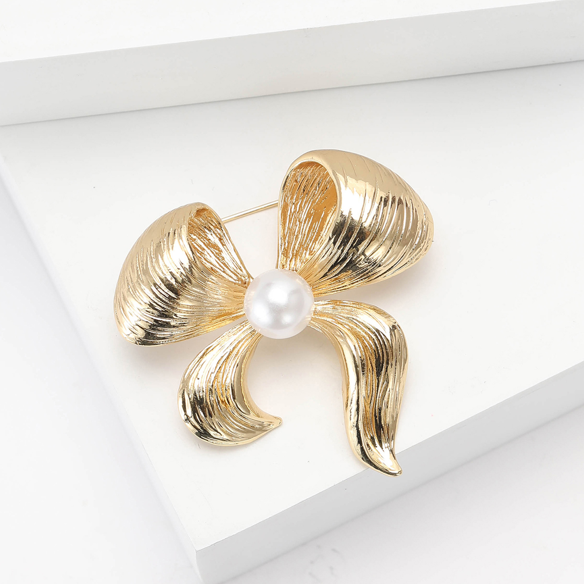 Women's Gender Simple Style Classic Style Pin Bow Knot Alloy Plating Women's Brooches