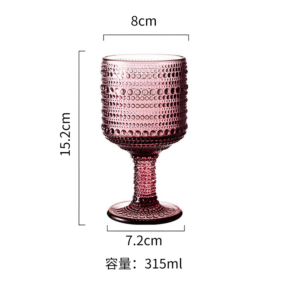 Vaso de vino con cuentas moradas