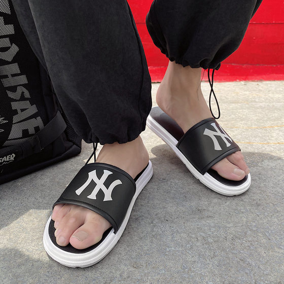 Summer new slippers men's fashion thick bottom Net red card one-word sandals and slippers Hong Kong style Foreign trade cross-border group purchase wholesale