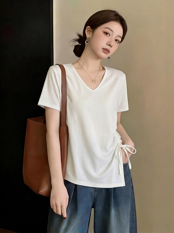 Áo thun nữ cổ V tay ngắn phom suông có dây rút eo — màu đen
