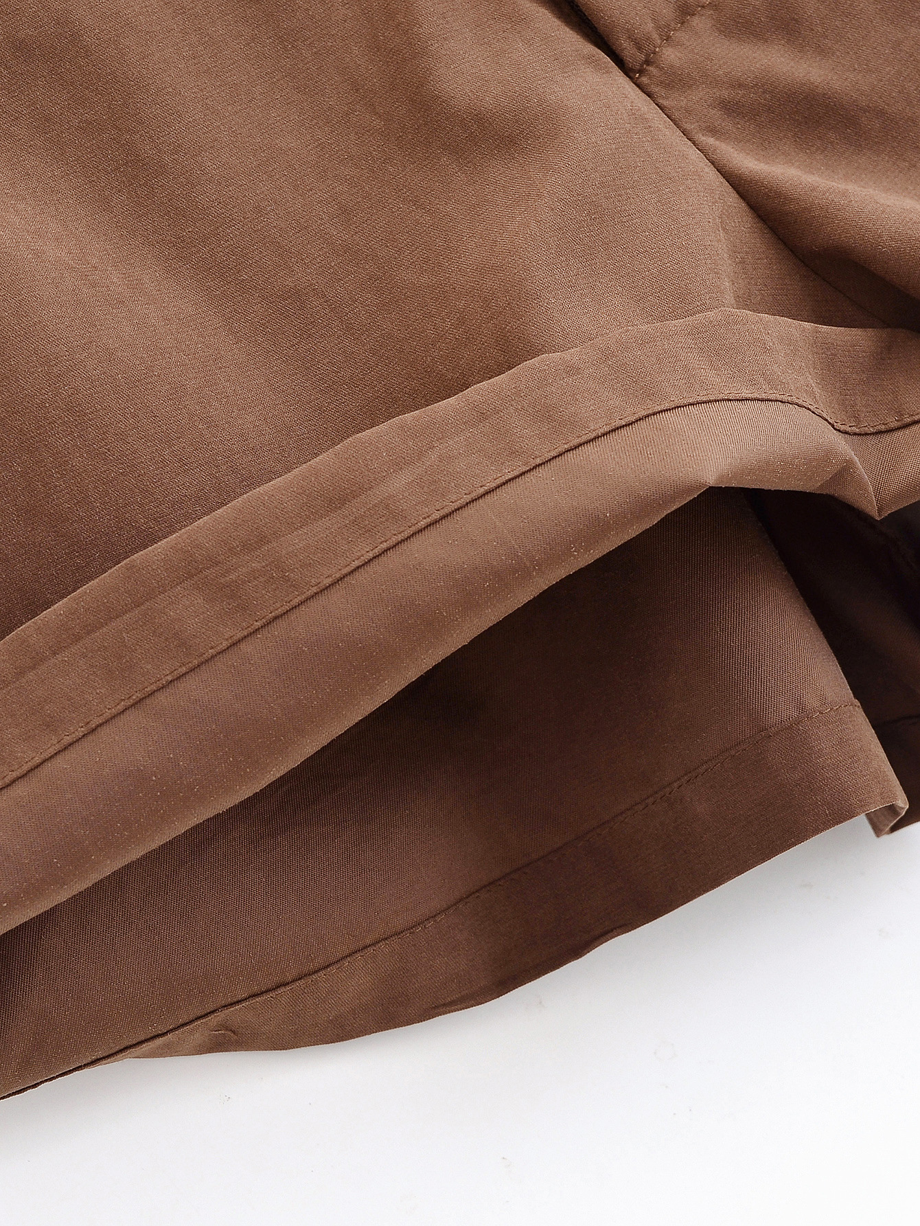 Ensemble deux pièces sexy GraceChic Cross-Border, composé d'un blazer rayé à nœud papillon et d'un short trapèze, idéal pour l'été._voghion.com