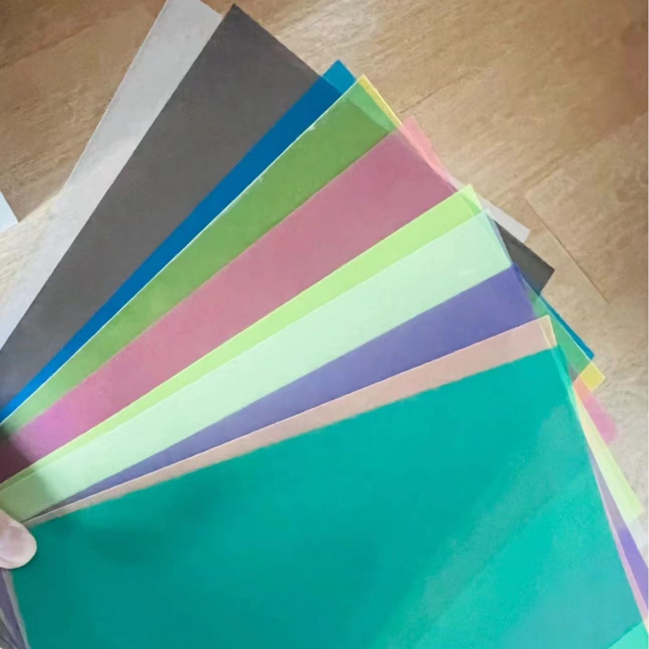 PVC彩色片透明PVC彩色PP磨砂广东省东莞市长安尚旺塑胶制品厂