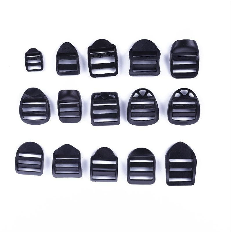 Индивидуальная фурнитура для багажа: черная пластиковая трапециевидная регулируемая застежка для рюкзака, плоская четырехскоростная сетчатая кнопка.