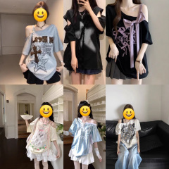 レトロな斜め肩半袖Tシャツ女性用2025年夏新デザインニッチルーズオフショルダートップ多用途純粋な欲望