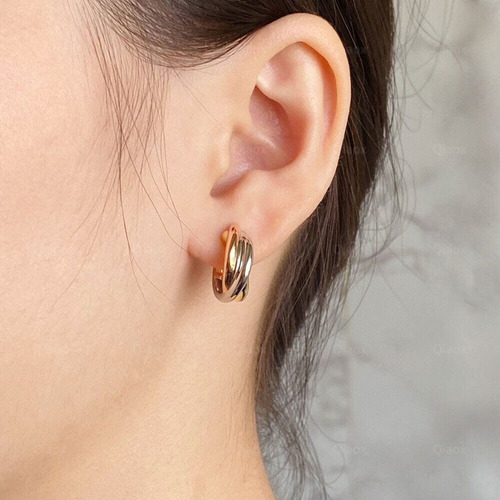 Exquisite three-ring three-color diamond-accented zirconia earring hoop earrings for small earlobes, perfect for gifting to friends or couples as a pair of earrings.
