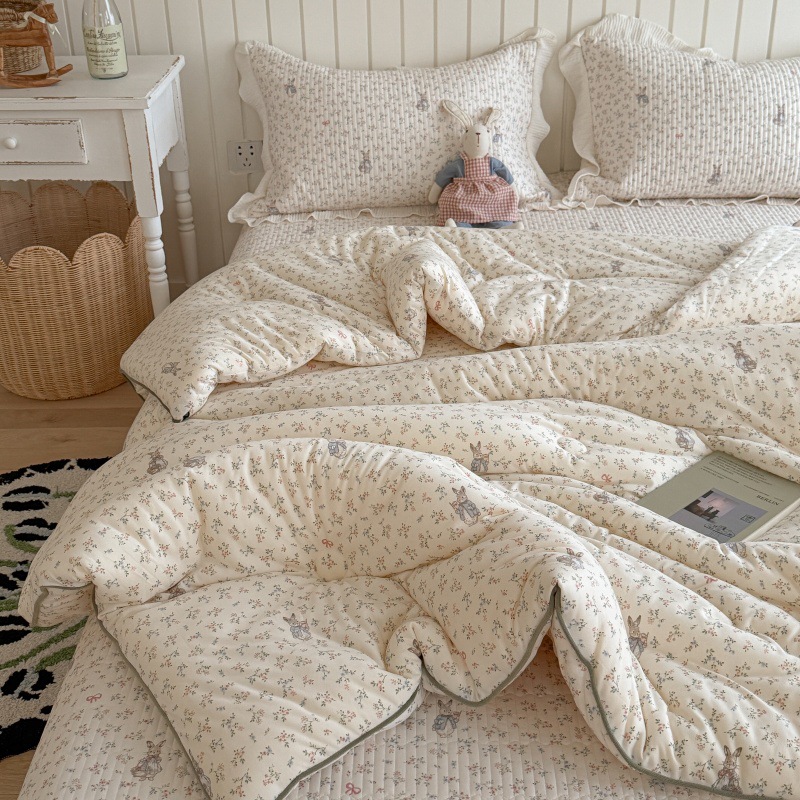 Miss rabbit / Spring and autumn quilt -150*200cm[ 3.3kg]
