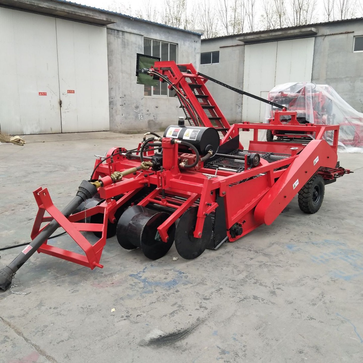 YCHX4U-1.6联合土豆收获机配有三角搅拌器厂家批发