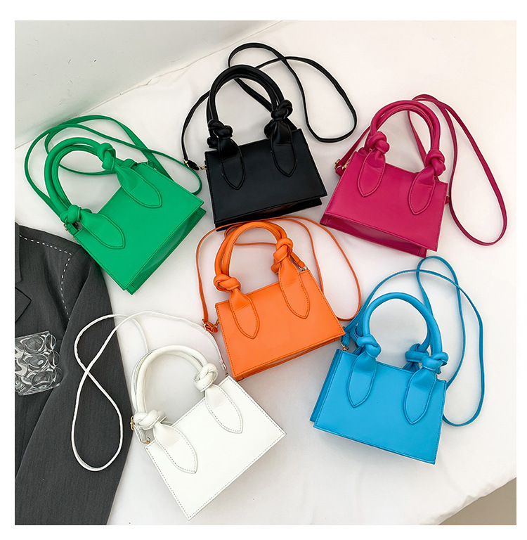 Women's Medium Pu Leather Solid Color Vintage Style Classic Style Zipper Crossbody Bag display picture 15