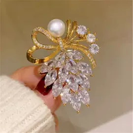 胸针;耳钉;胸饰