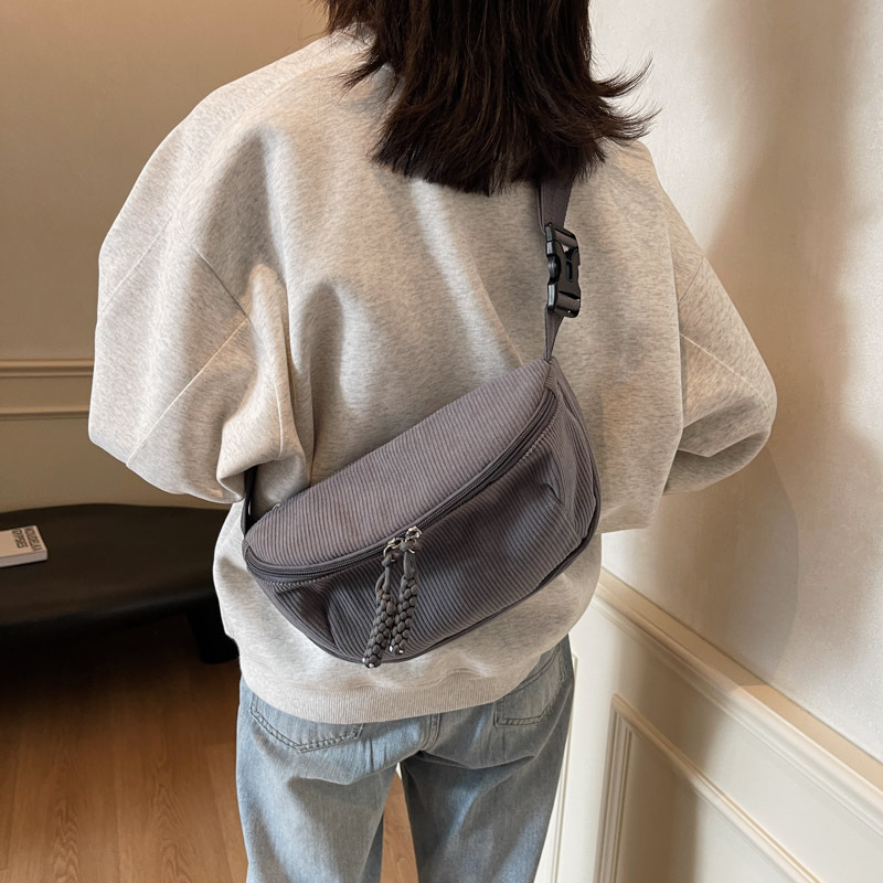 Bolso de pana en el pecho para mujer 2024 nuevo bolso de hombro ligero de gran capacidad casual todo fósforo hombro diagonal bolso diagonal en el pecho marea