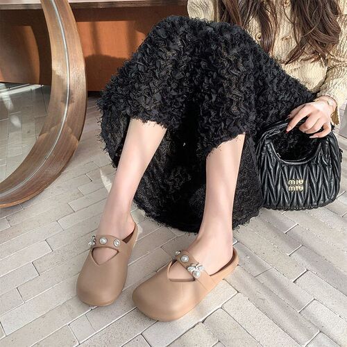 Bestselling stylish round head covered water drill versatile one-pieced summer outdoor sandals for ladies 2025