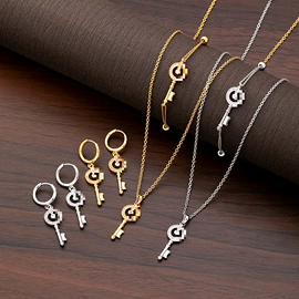 项链;耳环;手链