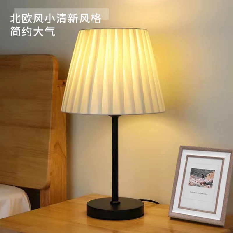 Apartment bedroom Bedside lamp Red light Hearts Table lamp dormitory decorate girl student Mini Night light