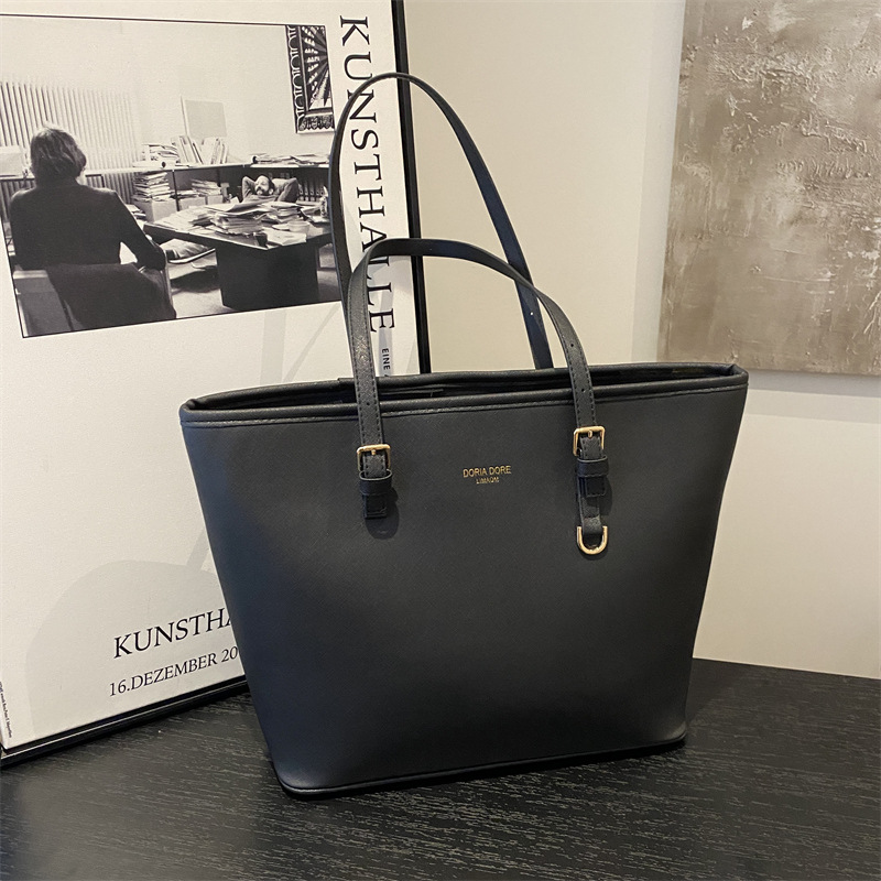 Bolsa de gran capacidad 2025, nueva bolsa de hombro para estudiantes universitarios, bolsa de viaje de mano negra para mujeres.