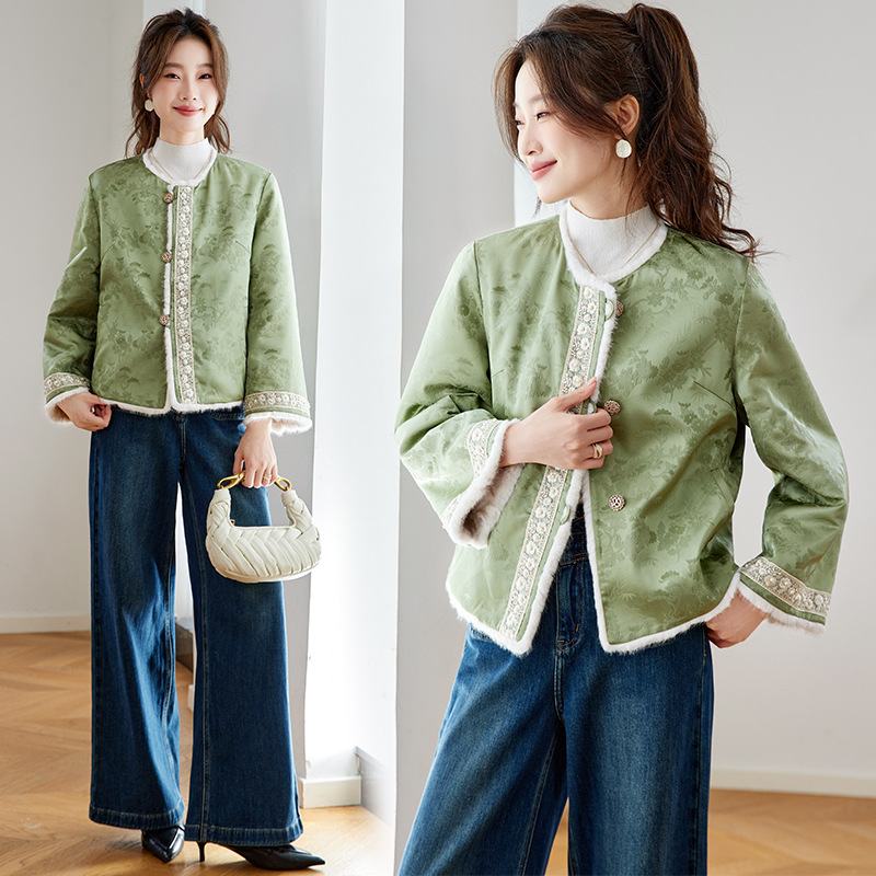 2025 Winter Fur-lined Jacket with Vintage Jacquard Design, Loose Fit, Slimming, New Style, High-End Finish