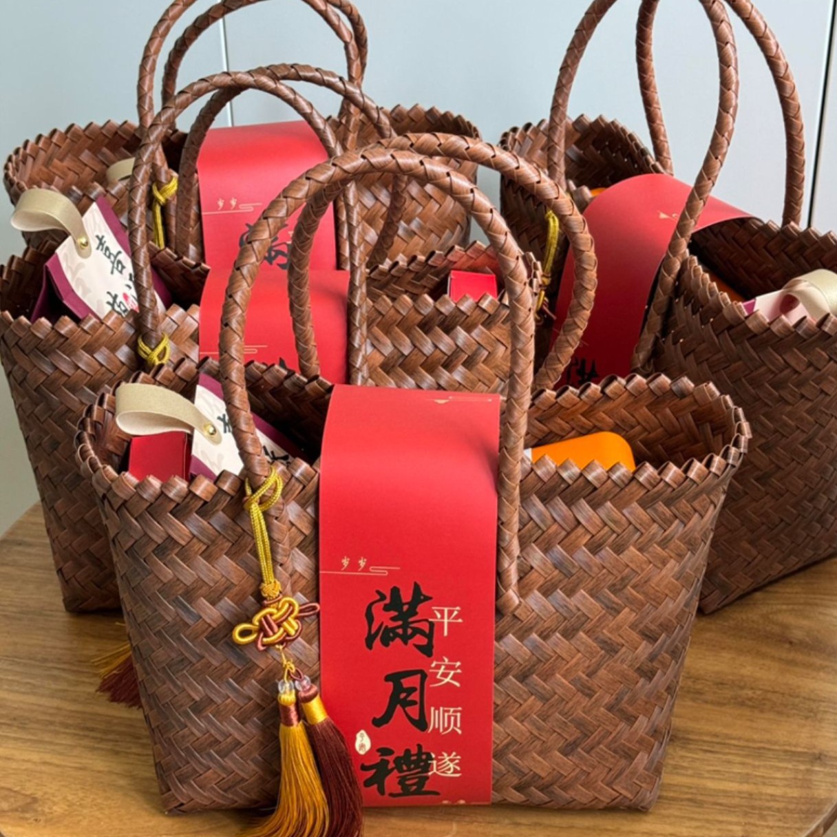 Cestas de nuevo estilo chino de Año Nuevo Reunión anual de reubicación de regalo de aniversario de reubicación de regalo canasta tejida a mano