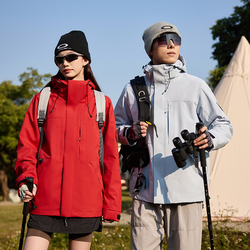 Mountain-style outdoor windproof couple's 3-in-1 jacket for hiking and travel, detachable hooded jacket, wholesale printing available Mountain-style outdoor windproof couple's 3-in-1 jacket for hiking and travel, detachable hooded jacket, wholesale printing available