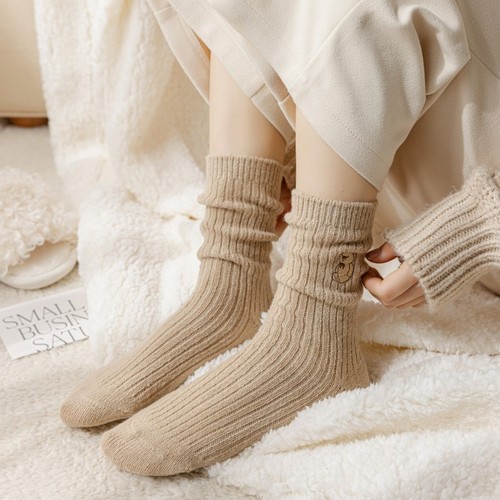 Women's Winter Mid-Tube Thickened Coffee-Colored Embroidered Bear Double-needle Japanese Warm and Velvet Postpartum Socks