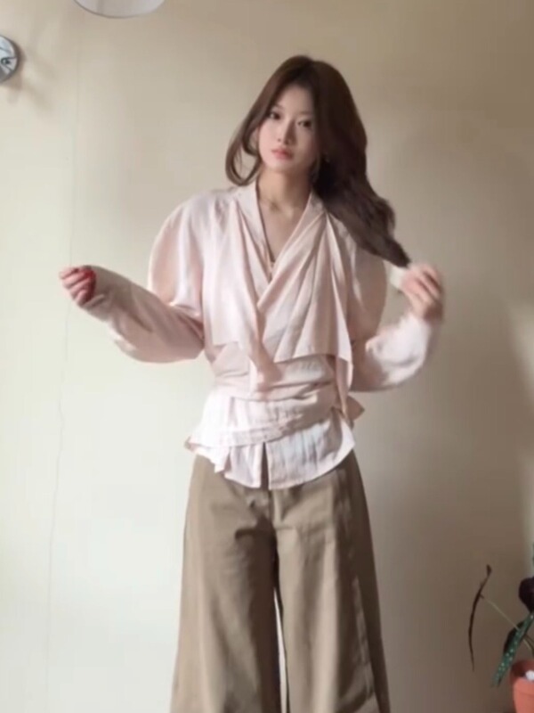慵懒风粉色交叉绑带设计感衬衫女秋季收腰气质法式不规则长袖上衣|undefined
