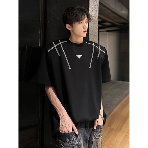 2025 thin shoulder pad t-shirt for men, summer, indie design sense, cool and stylish, American high street, sophisticated, small collar, short