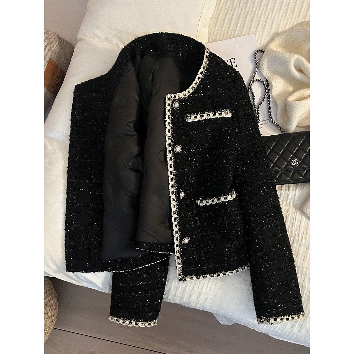 Black Classy Elegant Warm 90 White Duck down Jacket Small Fragrant Style Jacket for Women 2025 Winter New Pearl Buckle