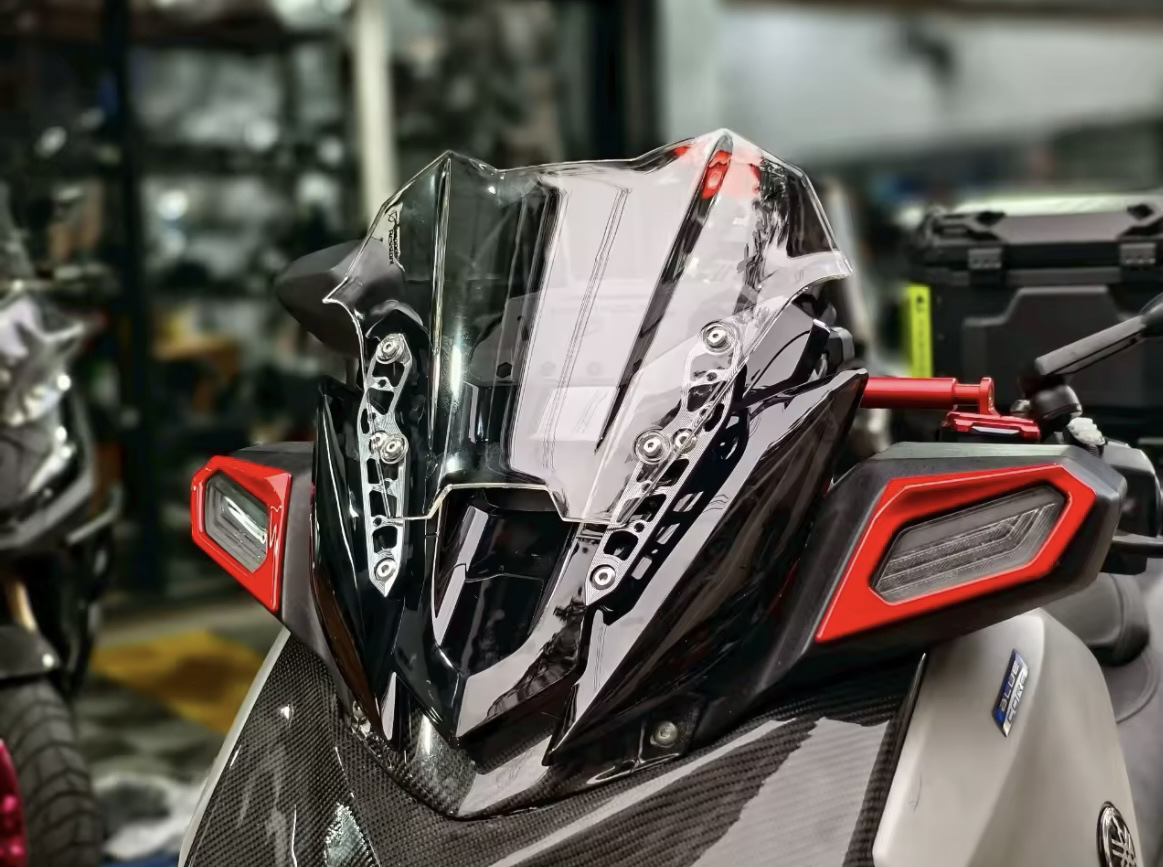 Suitable for 23-24 Yamaha Xmax300 Modified Front Windshield Bracket Decorative Strip Competitive Small Windshield