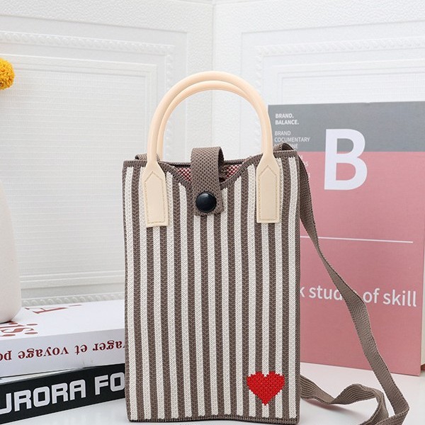 2026 new lightweight handbag, summer niche forest-style literary handbag, large-capacity phone bag, heart-shaped bag for women