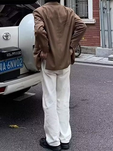 Mid-rise white straight-leg loose denim jeans for youth with low-waist retro Korean style, high-waisted slimming and versatile wide-leg pants for men