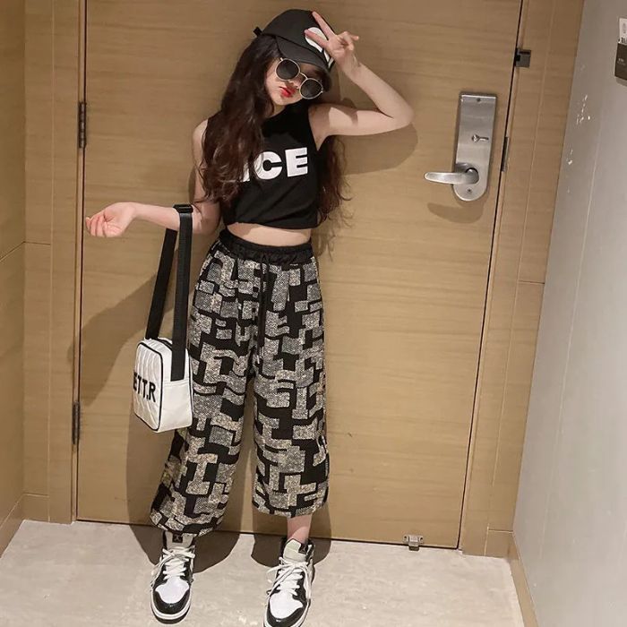 2025 traje de moda de manga corta para niñas, traje de verano de dos piezas, nuevo estilo rojo de red para niños, estilo extranjero, niño de mediana edad de verano