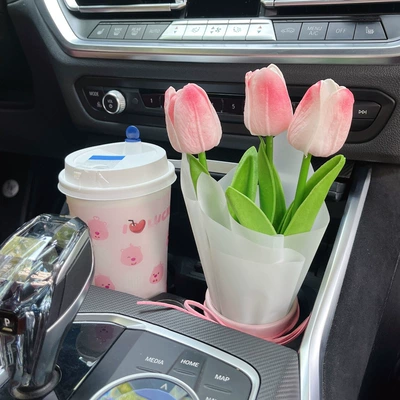 Car ornaments Tulip bouquet center console online red car simulation flower instrument panel desktop decorations cross-border