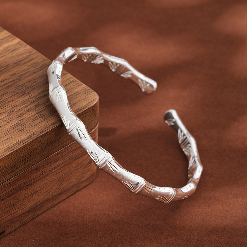 Pure Silver 9999 Pulsera de plata esterlina abierta de bambú esmerilado Nueva moda china Pulsera de plata sólida de nicho Regalo para niñas