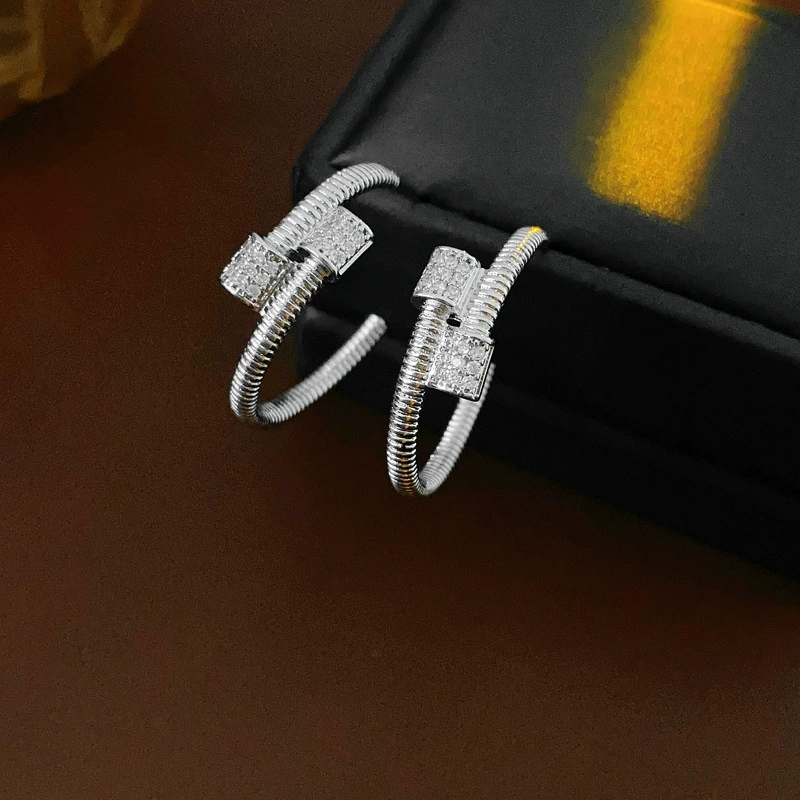 Серебряная игла, дизайн серьги, стиль легкой роскоши, стиль высокого качества, оптом