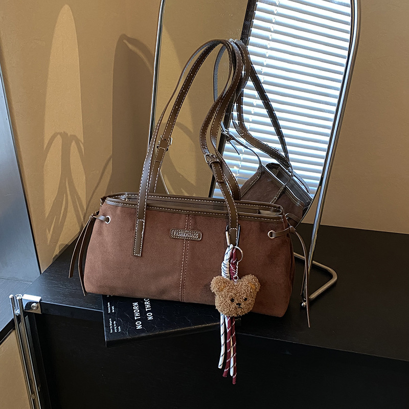 Bolsa de terciopelo coreana retro de seda para mujeres otoño / invierno 2025 nueva moda versátil bolso de hombro con brazo bolso de viaje