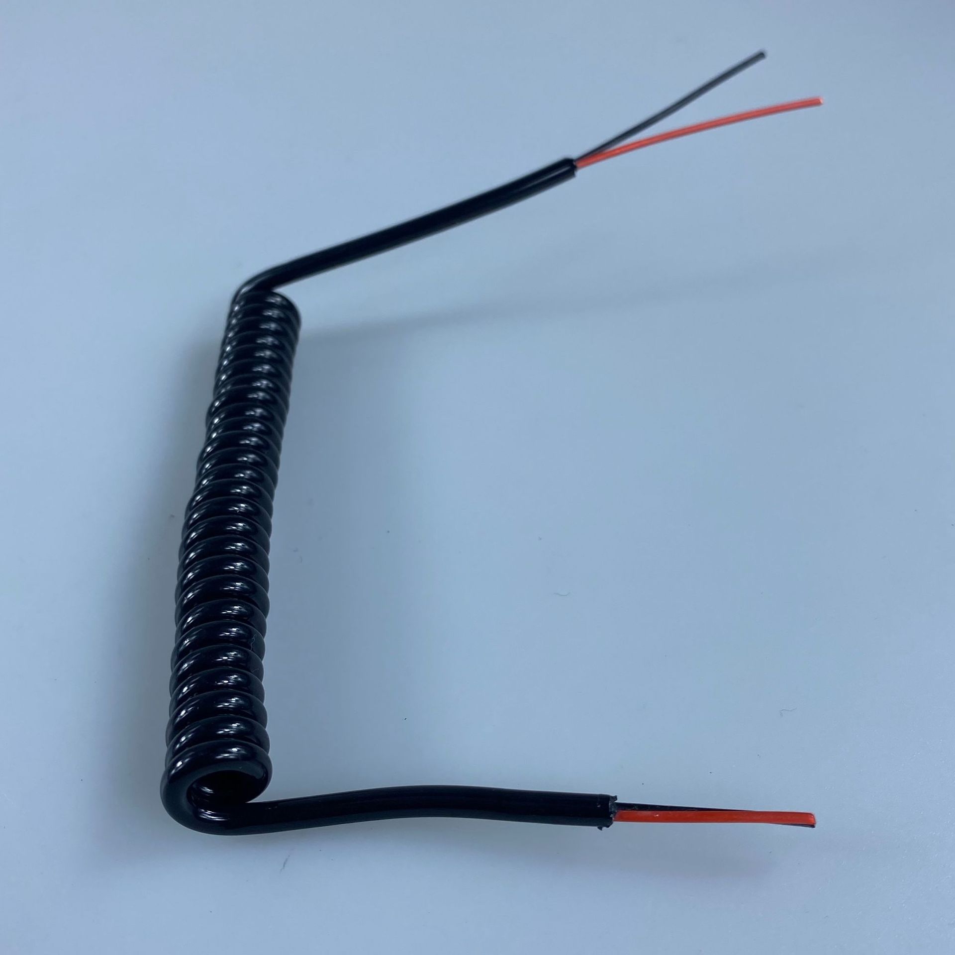 供应智能镜子2芯弹簧线黑色PU亮面PVC弹簧连接电源线伸缩线高弹性