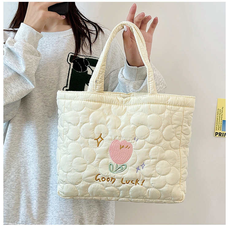 2023 Borsa da donna nuova Borsa a mano con coniglio tulipano ricamato Borsa da ascella per pendolari per ragazza carina cartone animato di grande capacità_voghion.com