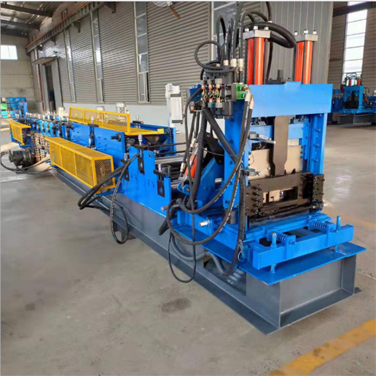 Equipo automático de formación de correas de estructura de acero Máquina formadora de baldosas de acero de color Prensa de baldosas de acero en forma de C