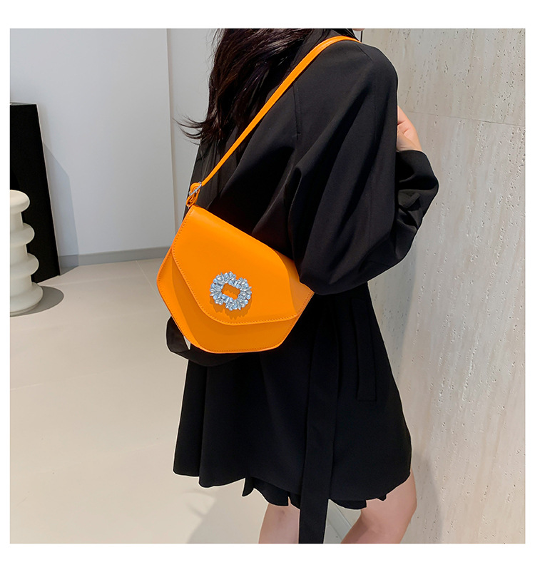 Borsa a tracolla singola con tracolla a triangolo alla moda alla moda 2024, nuova borsa da donna versatile con diamanti color caramella_voghion.com