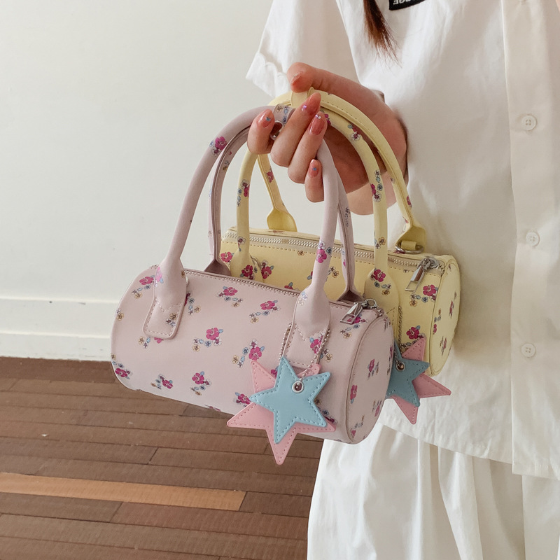 Moda nueva pequeña flor de mujer 2026 nueva bolsa de almohada de viaje mochila de hombro bolso bajo la axila de nicho