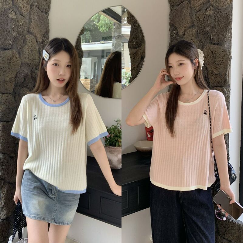 Actual Shot of the 2026 Summer New Style Plus-Size Korean-Style Color-Block Embroidered Knit Top with Regular Shoulders and Short Sleeves 69301