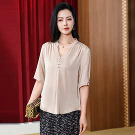 杭州真丝上衣女2026时尚V领衬衫半袖大码宽松妈妈纯色桑蚕丝小衫