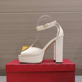 欧美女士鱼嘴爆款防水台高跟凉鞋外贸大码女鞋夜店街拍增高气候鞋