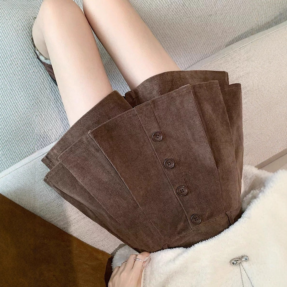 设计感灯芯绒裙裤女秋冬胖复古减龄百褶高腰条绒字阔腿短裤外穿