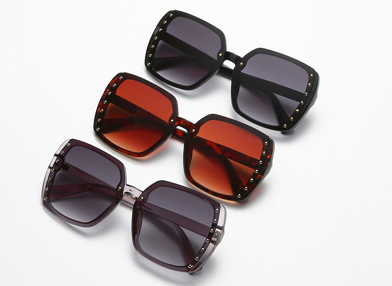 Fashion New Style Large Square Frame Rivet Sunglasses display picture 11