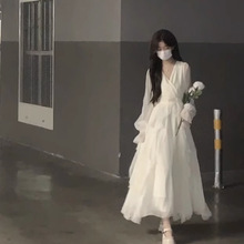 温柔风白月光连衣裙仙女超仙感法式气质初秋清纯白色长袖裙子