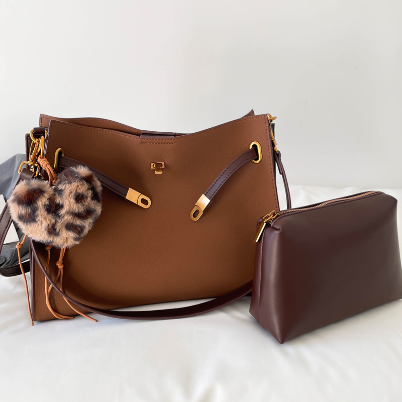 Vintage luxe handtas voor moeder en kind, geschikt voor woon-werkverkeer, model 2025, nieuwe modieuze handtas met grote capaciteit, lichtgewicht luxe crossbodytas._voghion.com